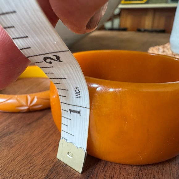 Vintage Bakelite amber colored bangle set - Picture 4 of 5